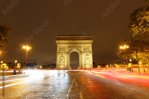 Fototapeta Naklejka Na Ścianę i Meble -  The Triumphal Arch in rainy evening, Paris, France.