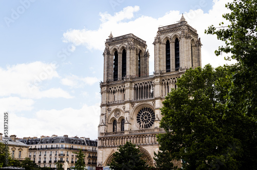 photo of the front of the notredame cathedral 