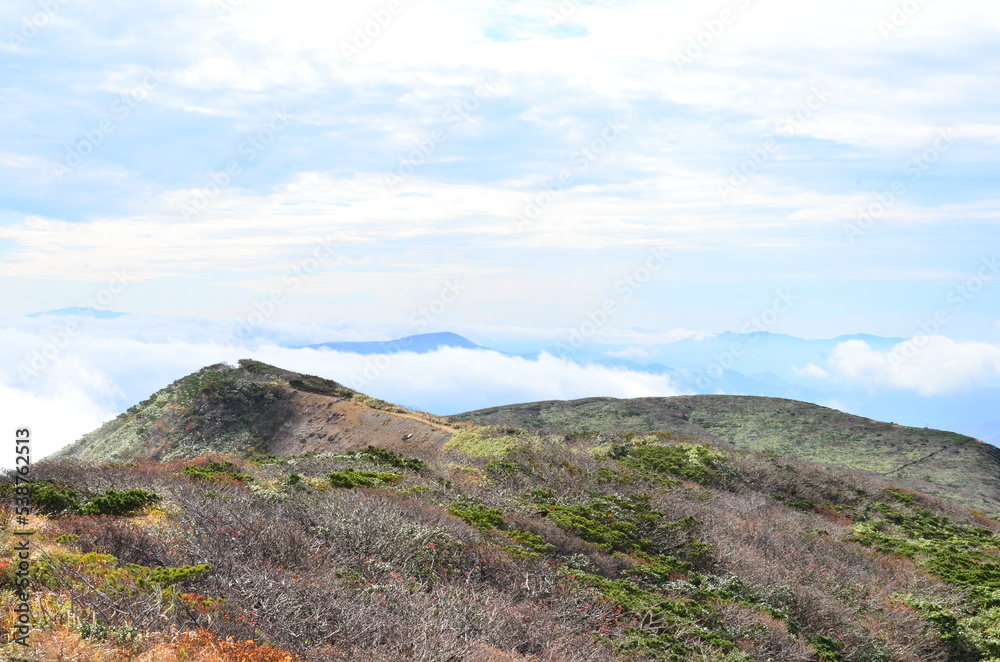 Mt Kurikoma is a volcano on the prefectural borders of Akita, Iwate and Miyagi. It is famous for having a wide range of mountain plants and amazing fall foliage. It is known as one of Japan’s best Mt.