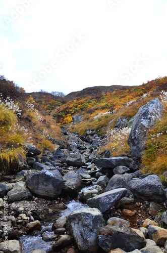 Mt Kurikoma is a volcano on the prefectural borders of Akita, Iwate and Miyagi. It is famous for having a wide range of mountain plants and amazing fall foliage. It is known as one of Japan’s best Mt.