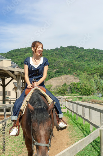 乗馬をする女性 photo