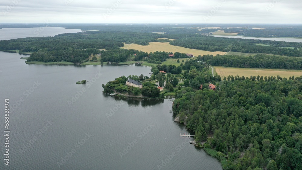 manoir sur les bords du lac Mälar (Mälaren) en Suède