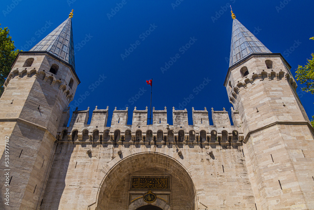 Obraz premium Middle Gate of Topkapi Palace in Istanbul, Turkey