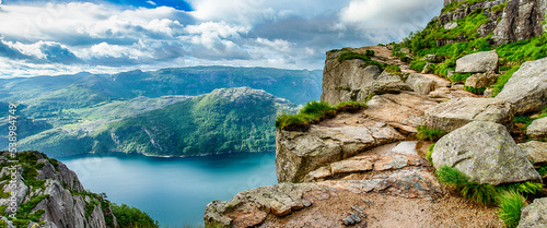 Obraz na płótnie Preikestolen Norwegen - Wandertour - Fjord w salonie