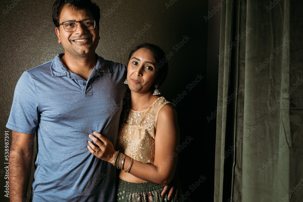 Naklejka premium Portrait of an Indian couple during Diwali 