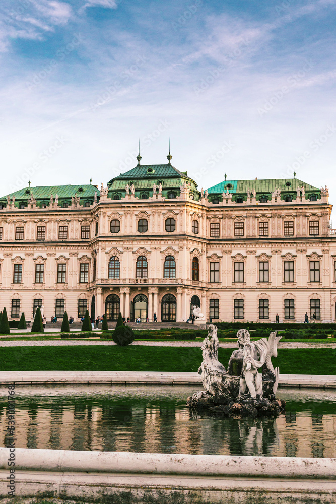 Fototapeta premium belvedere palace in Vienna at sunset 