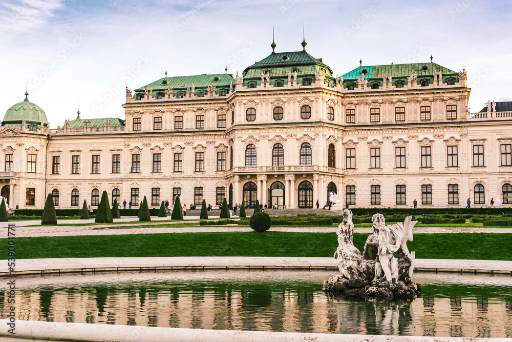 Fototapeta premium belvedere palace in Vienna at sunset 