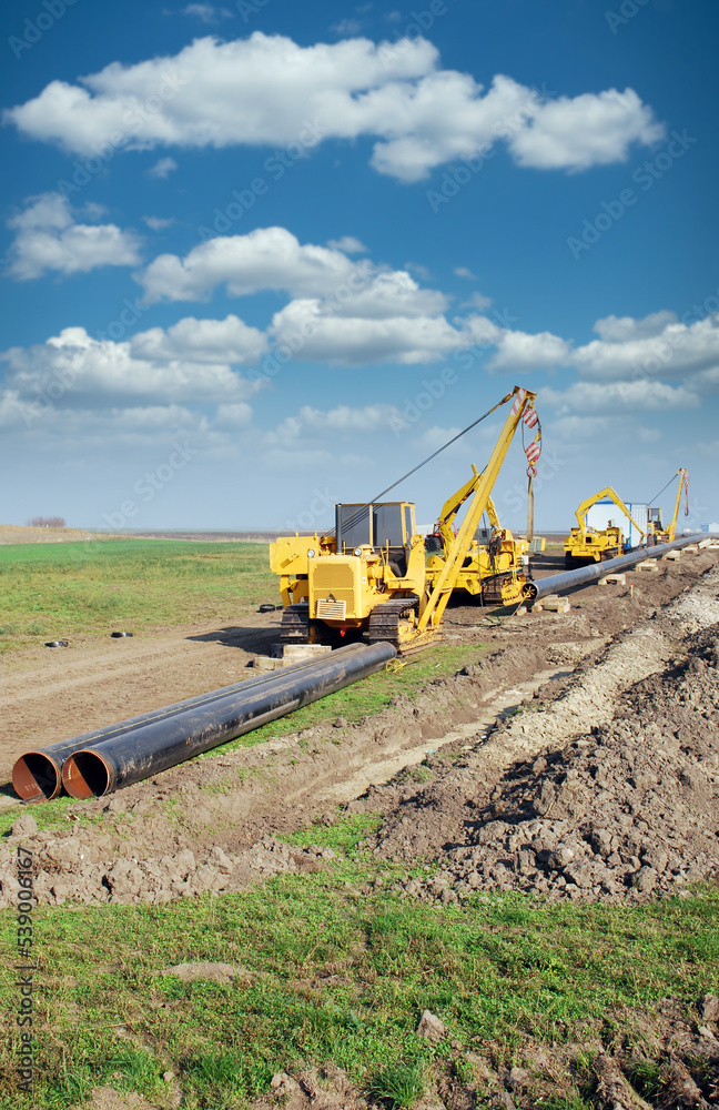 Obraz premium gas pipeline and machinery construction site