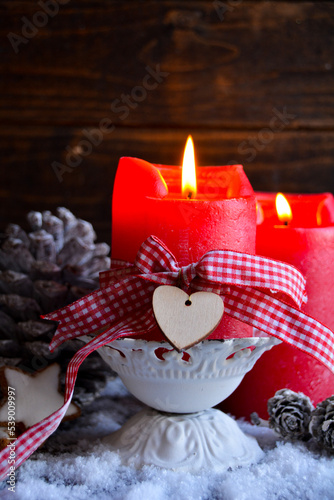 Red burning advent candle w...