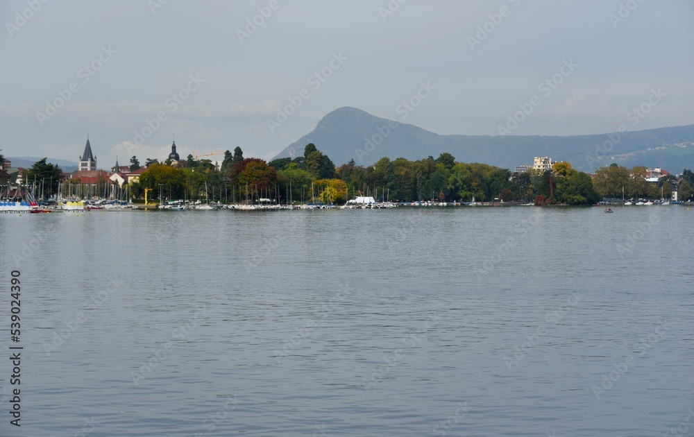 Naklejka premium Le Lac d'Annecy depuis la rive gauche (Haute-Savoie)