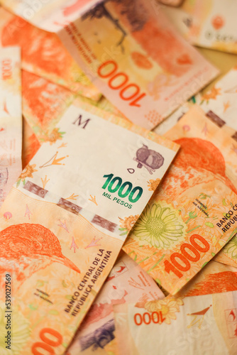 many messy 1000 Argentine peso bills