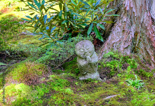 Fotografía 京都、大原三千院のわらべ地蔵