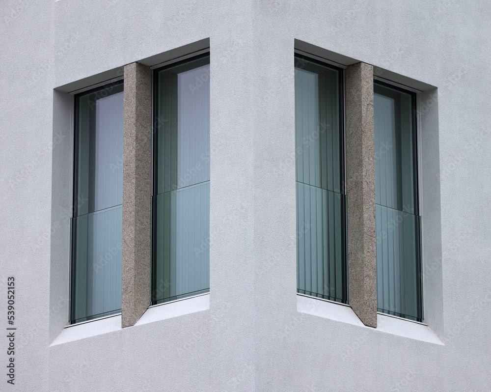Symmetrical windows