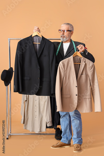 Mature fashion designer wit...