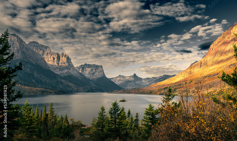 Fototapeta premium lake and mountains