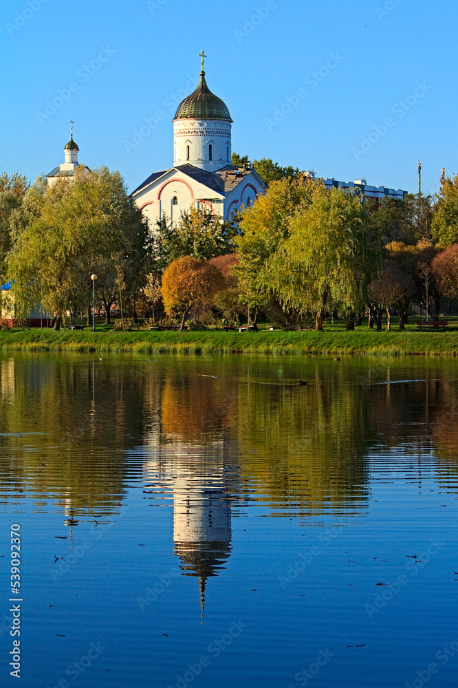 Fototapeta premium Church in the park
