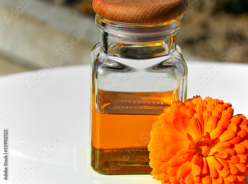 domowy macerat z kwiatów nagietka, olej z nagietka (Calendula officinalis), calendula officinalis oil, Calendula oil in a glass bottle, Healthy skin care, marigold oil, Marigold Essential Oil	 photo