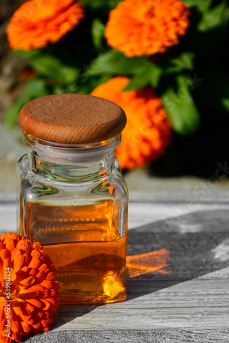 domowy macerat z kwiatów nagietka, olej z nagietka (Calendula officinalis), calendula officinalis oil, Calendula oil in a glass bottle, Healthy skin care, marigold oil, Marigold Essential Oil photo