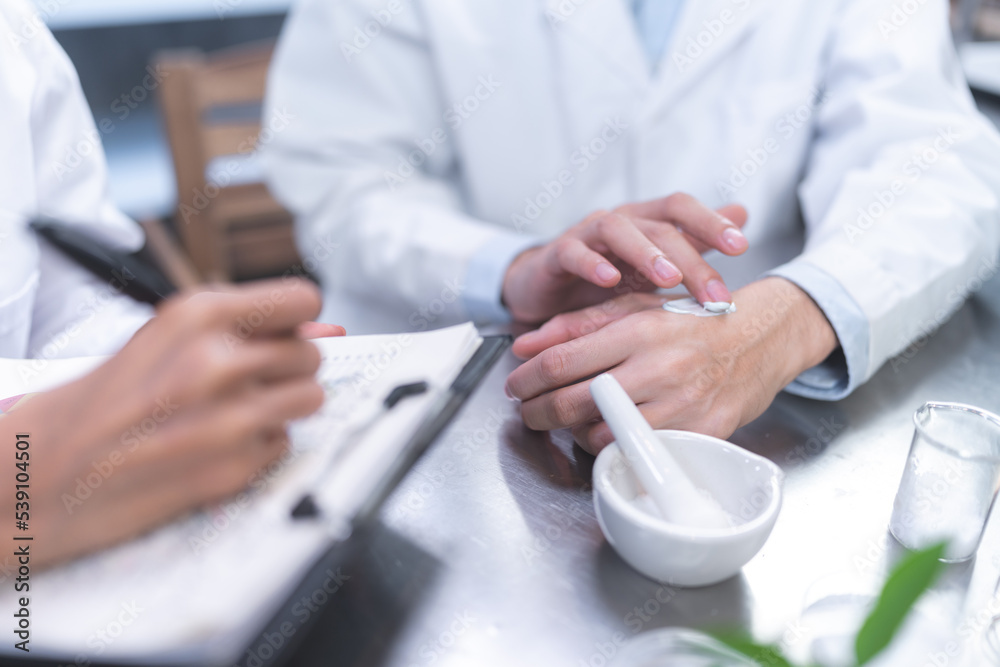 © chokniti - Beauty eco cosmetic research and development concept, Scientist or Pharmacist applying moisturizer lotion on her hand for efficacy testing of natural organic skincare products in laboratory © chokniti - Beauty eco cosmetic research and development concept, Scientist or Pharmacist applying moisturizer lotion on her hand for efficacy testing of natural organic skincare products in laboratory