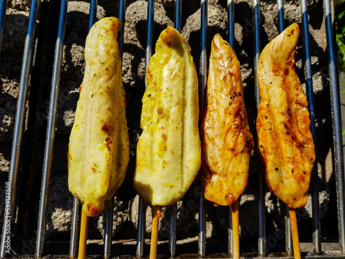 leckeres Fleisch vom Holzkohle Grill photo