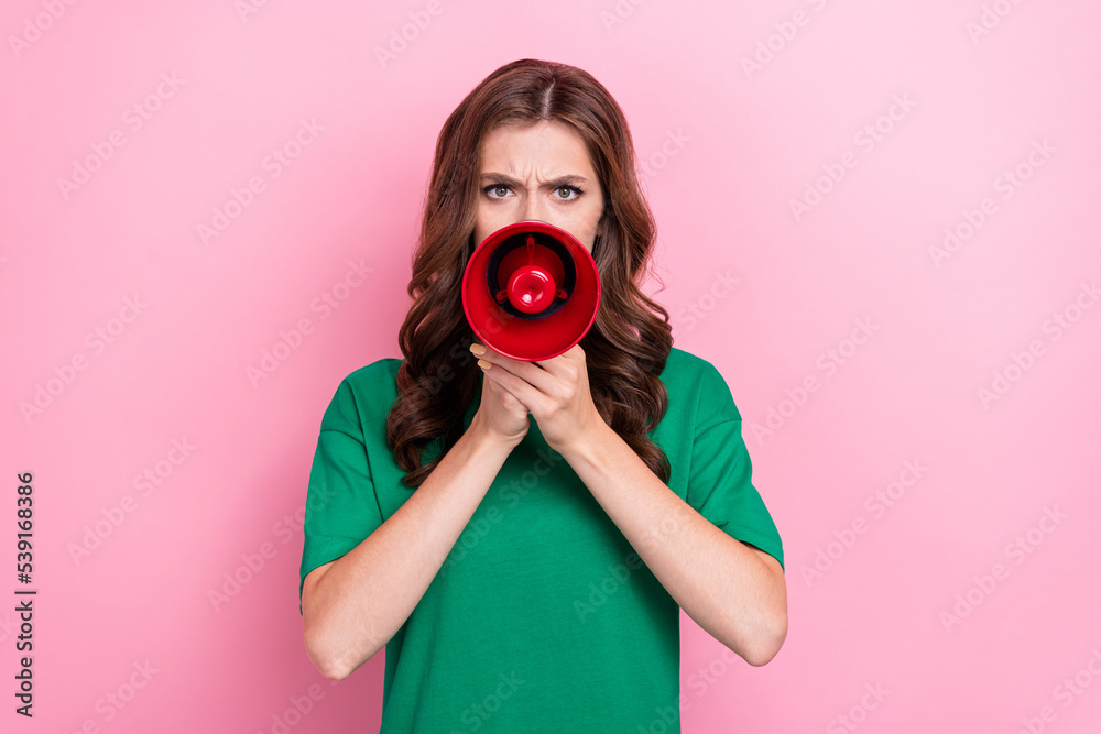 Obraz premium Portrait of pretty gorgeous adorable woman with curly hairstyle wear green t-shirt speak in megaphone isolated on pink color background