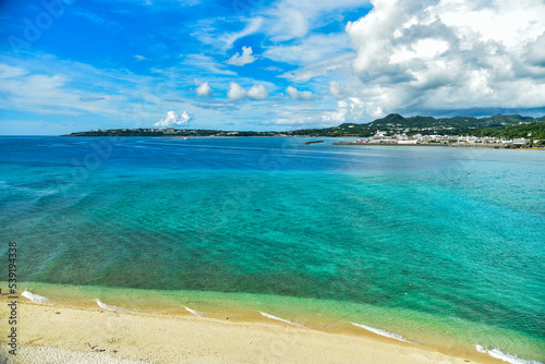 Fototapeta Naklejka Na Ścianę i Meble -  沖縄にある瀬底島の美しい風景