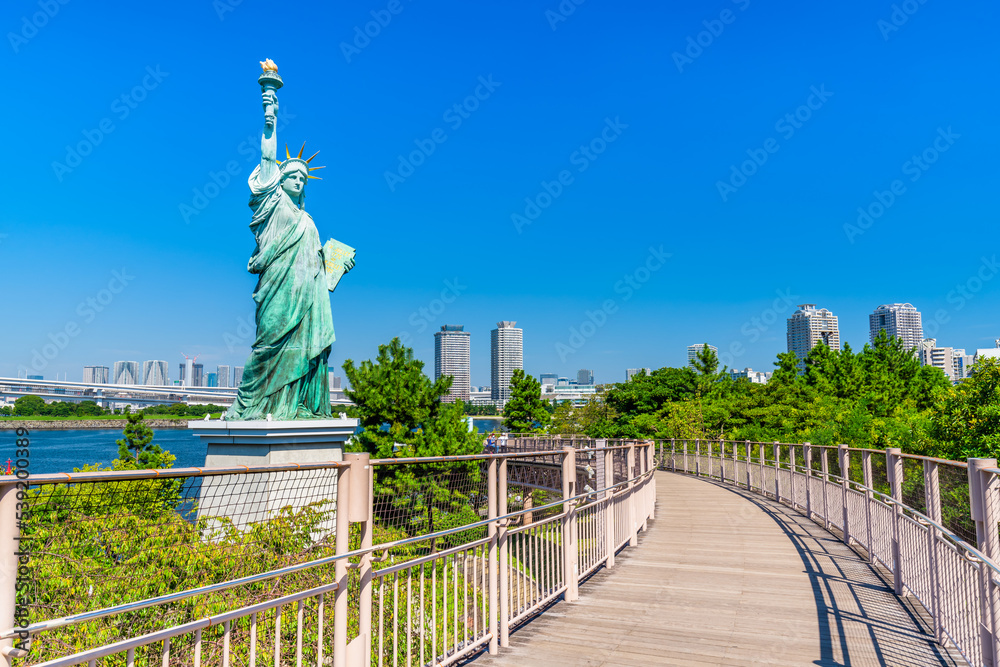 Fototapeta premium 東京 お台場海浜公園の自由の女神像
