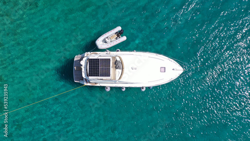 Obraz na płótnie Aerial drone top view photo of small yacht - boat anchored in tropical exotic paradise bay with emerald open ocean w salonie