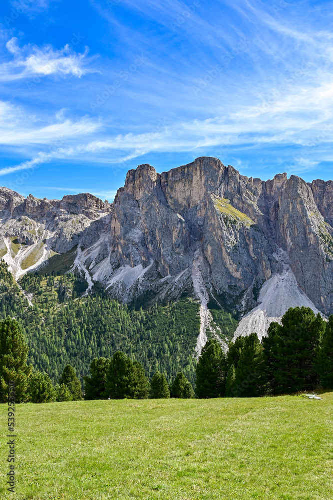 Panorama vom Gipfel des Col Raiser mit Blick auf die Bege in den Dolomiten, in Santa Cristina, Valgardena, Bozen, Südtirol Italien