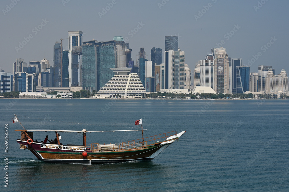 Qatar Doha Corniche building eau bateau tradition