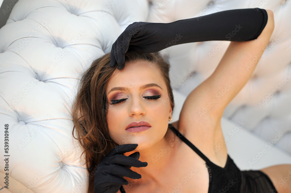 Fototapeta premium linda mulher ensaio boudoir makeup 