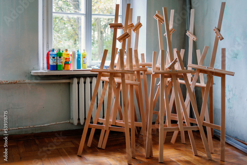 Photos pracownia malarska poziom, dom kultury, zajęcia plastyczne, sztalugi