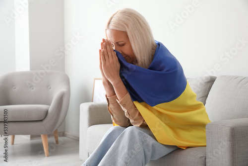 Mature woman with flag of U...