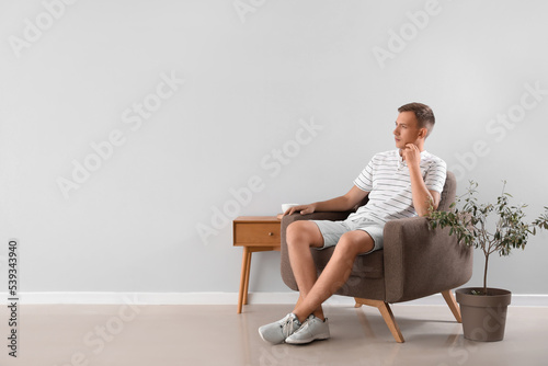 Young man sitting in soft a...