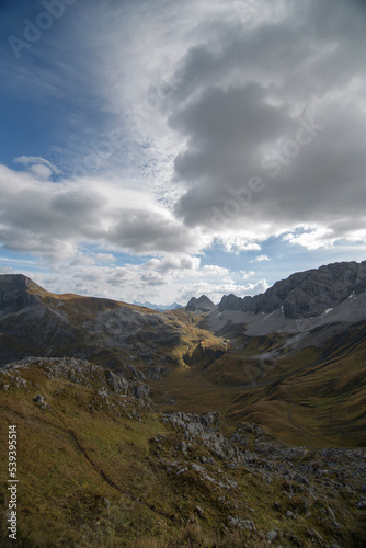 Fototapeta Naklejka Na Ścianę i Meble -  Die Lechtaler Alpen im Herbst