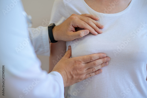 Tableau sur toile Doctor palpating the mammary gland of a woman
