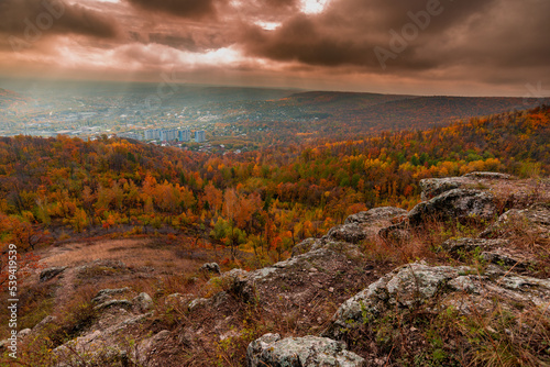 A stroll through the Zhigulyovo Mountains on an October day! © Viktor
