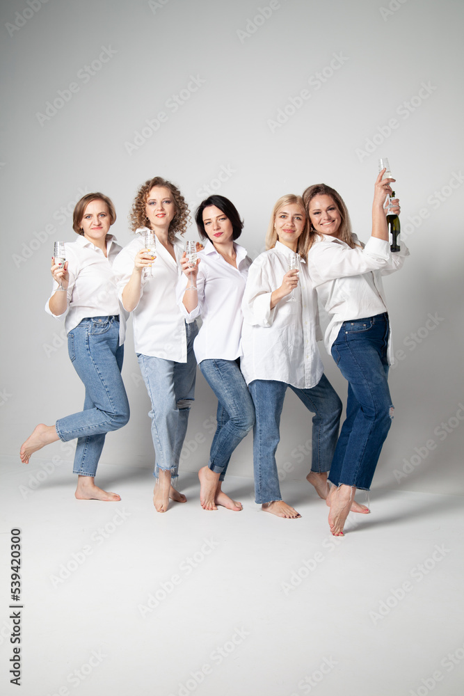 Fototapeta premium 5 girls in white shirts drinking champagne