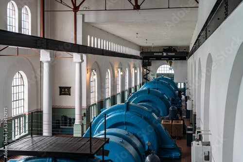 Turbinenhalle im Wasserkraftwerk Tyssedal, Norwegen