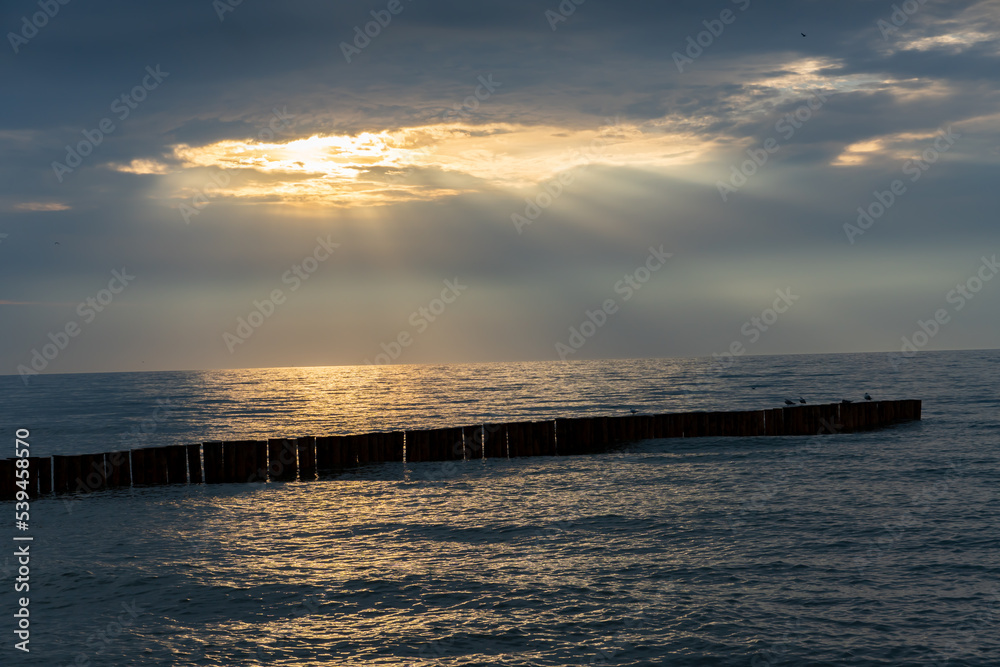 Sonnenuntergang an der Ostsee , Baltic - Mielno 2022
Sonnenstrahlen auf dem Meer.
