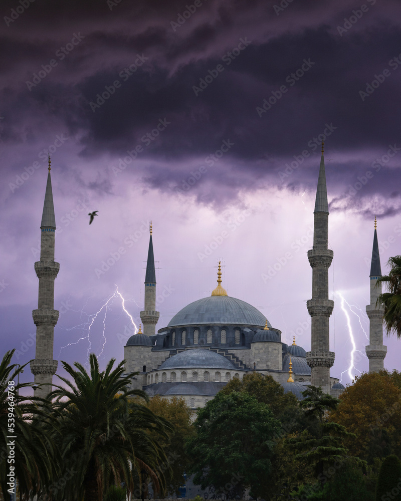 Fototapeta premium Thunderstorm at the Blue Mosque