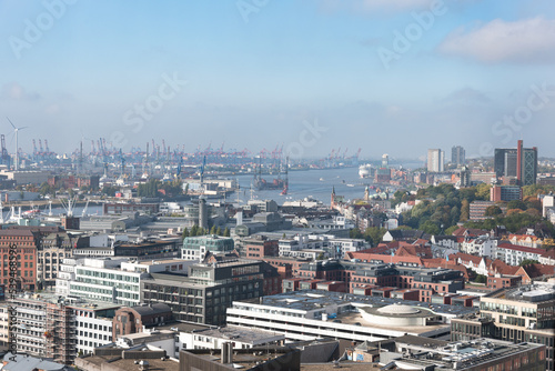 Blick   ber Hamburg Richtung Hafen