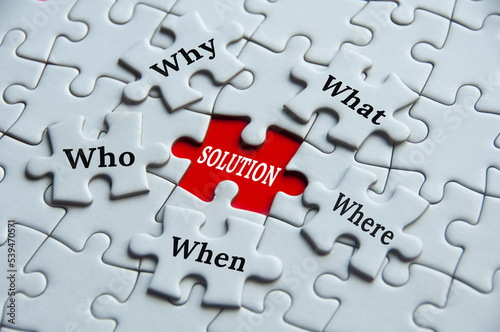 Fotografi Text on jigsaw puzzle - Why, what, where, who, when and solution