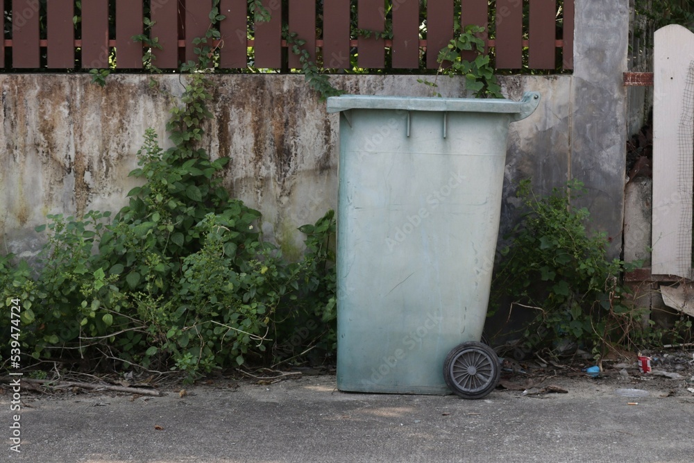 Naklejka premium can in the street