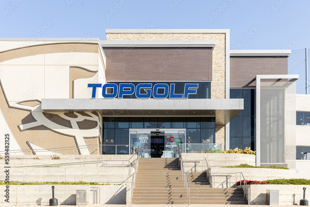 NAPERVILLE, IL, USA NOVEMBER 13, 2022 Topgolf features three floors