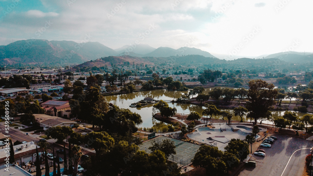 Fototapeta premium Lake, Mountain, City View