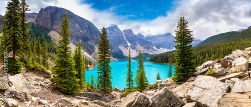 Fototapeta Naklejka Na Ścianę i Meble -  Lake Moraine, Banff National Park