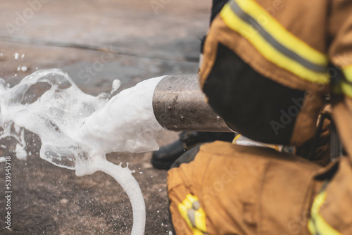 Benzin brennt, Pipeline brand Gefahr, Feuerwehr löschen