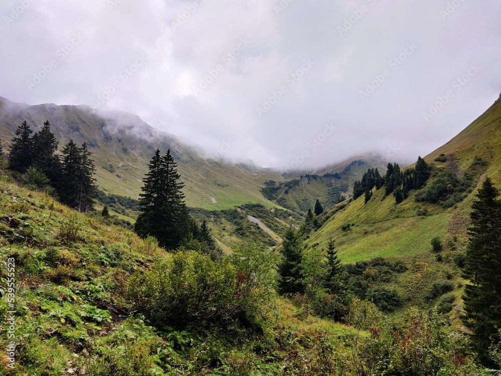 Obraz premium Berglandschaft in den Wolken