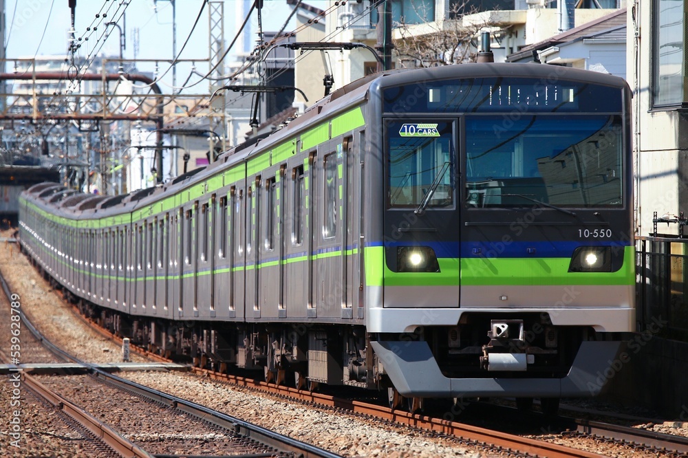 通勤電車 都営地下鉄新宿線